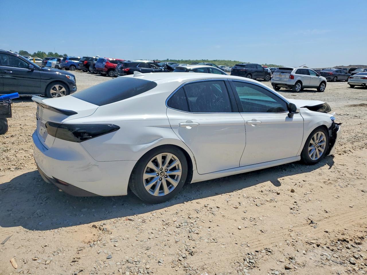 2020 TOYOTA CAMRY LE photo 5