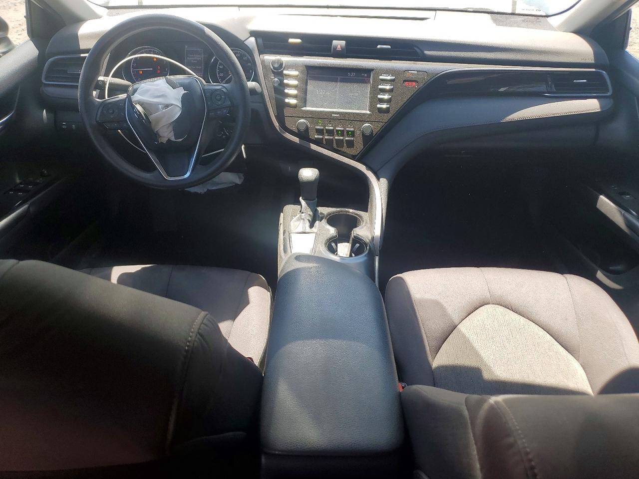 2020 TOYOTA CAMRY LE photo 15