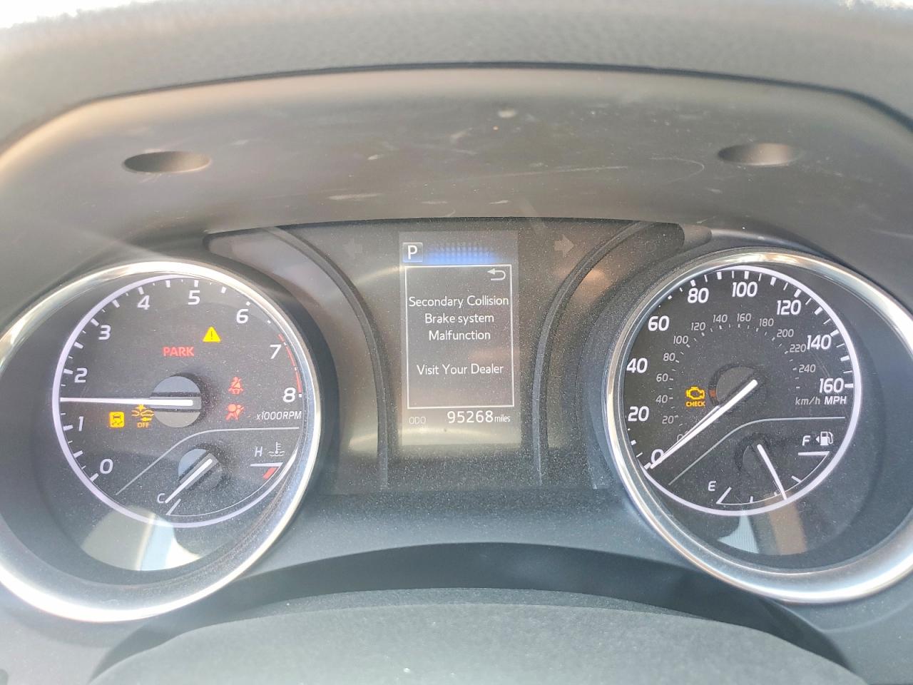 2020 TOYOTA CAMRY LE photo 17