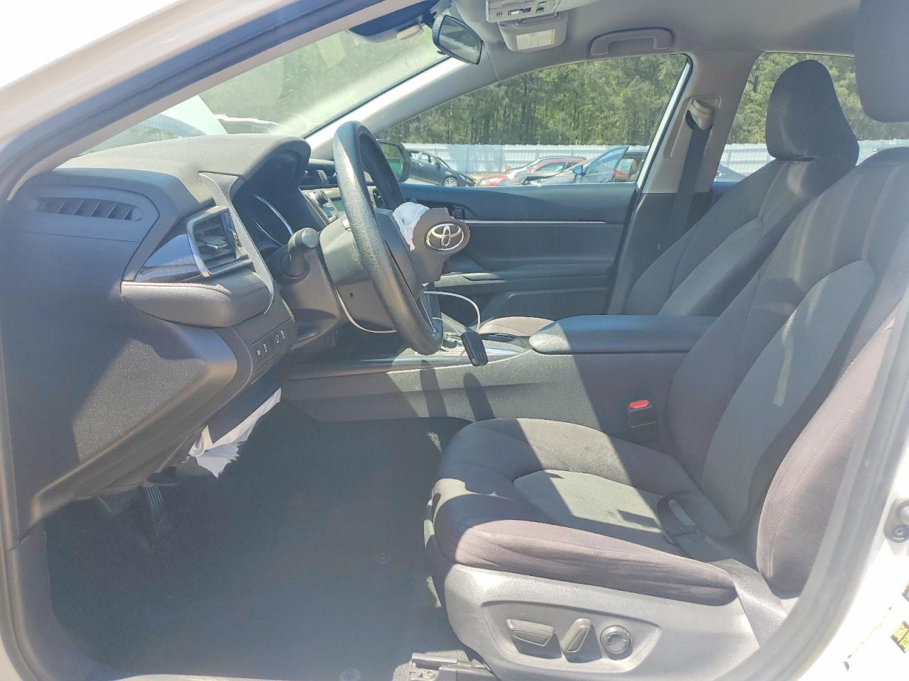 2020 TOYOTA CAMRY LE photo 13
