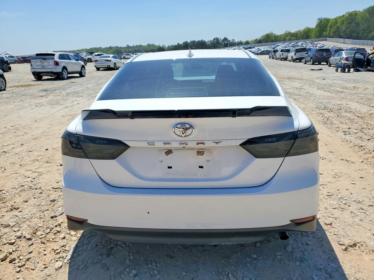 2020 TOYOTA CAMRY LE photo 11