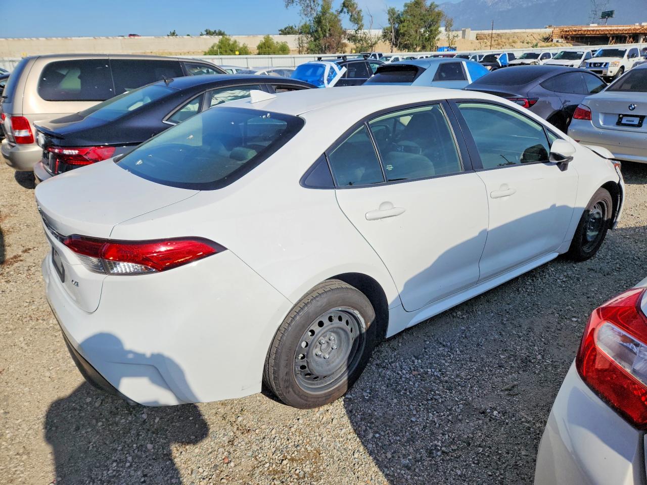 2023 TOYOTA COROLLA LE photo 3