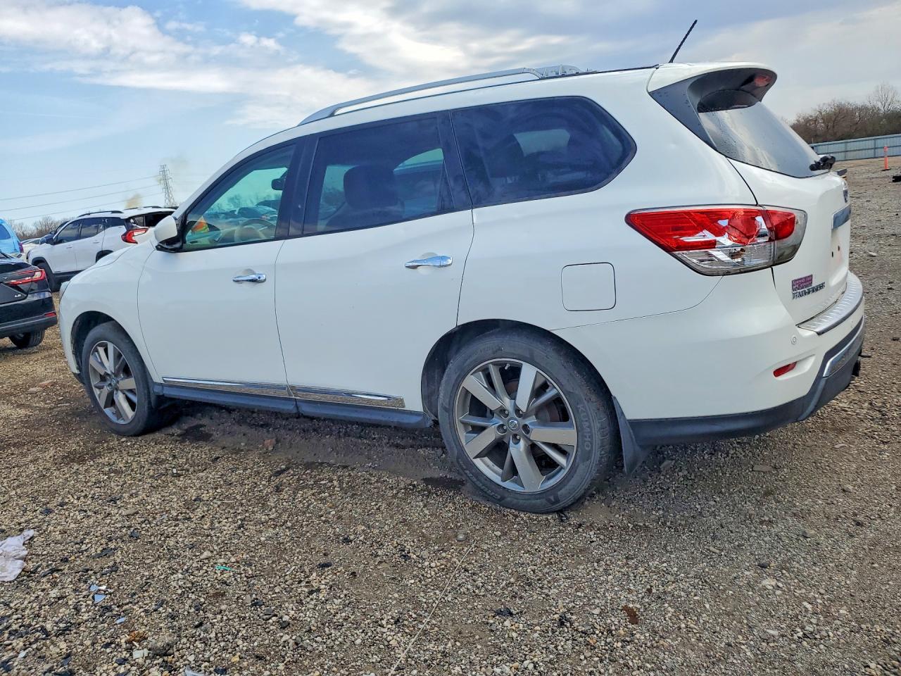 2013 NISSAN PATHFINDER S photo 4