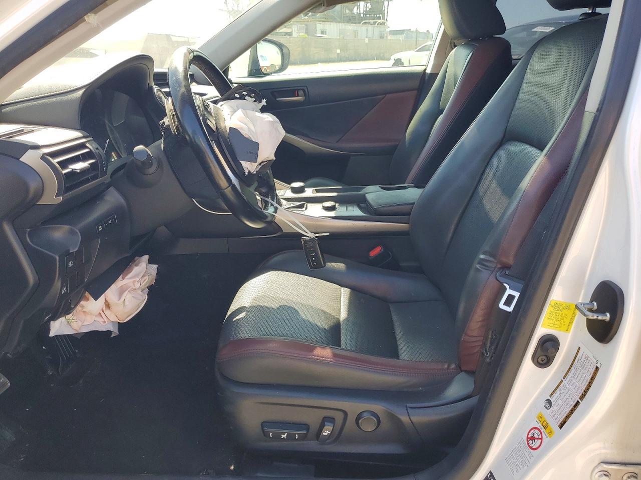 2018 LEXUS IS 300 photo 13