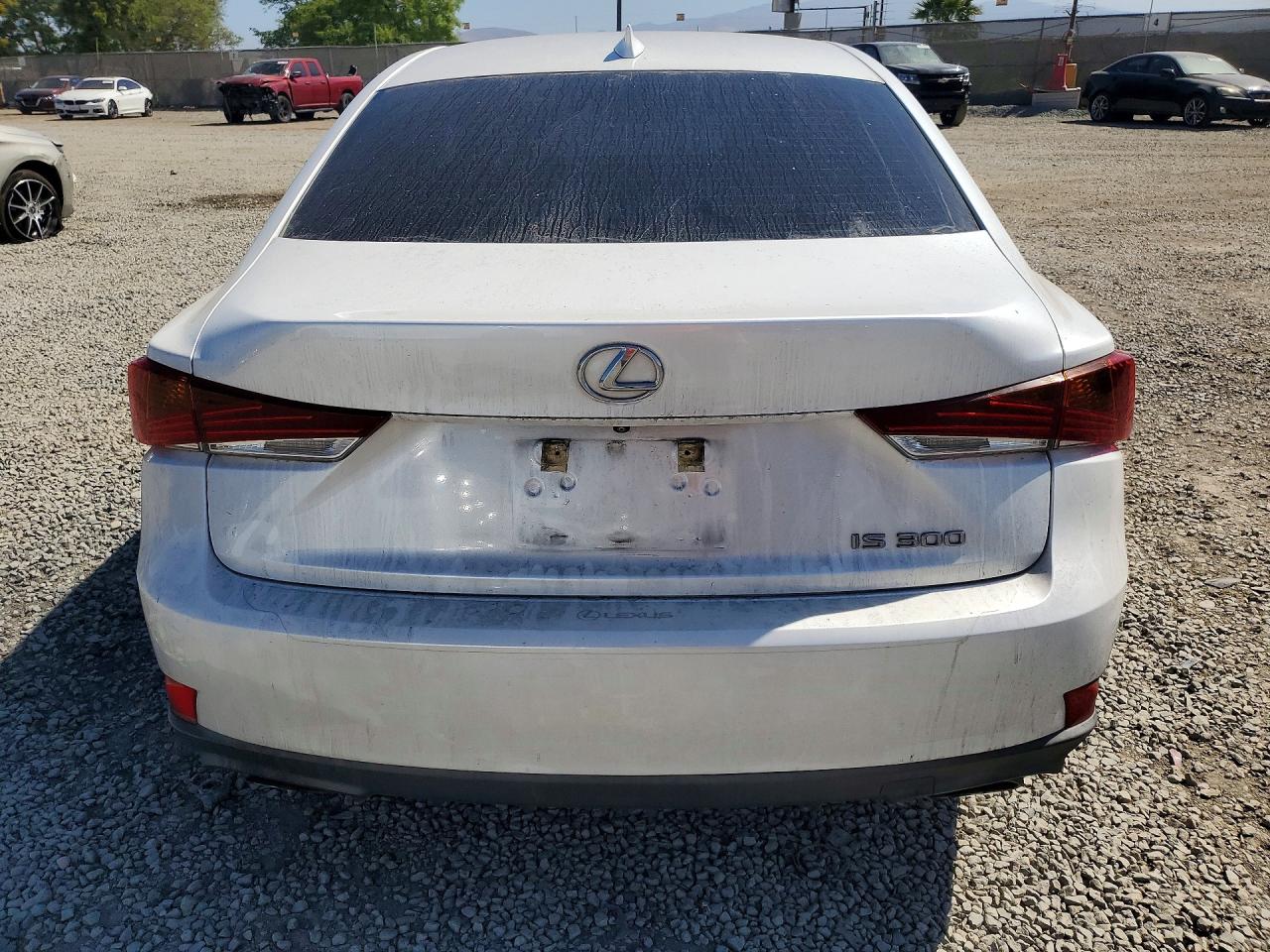 2018 LEXUS IS 300 photo 11