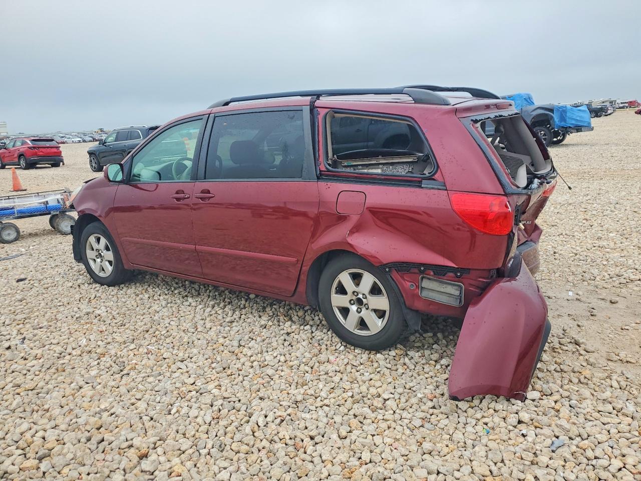 2008 TOYOTA SIENNA XLE photo 3