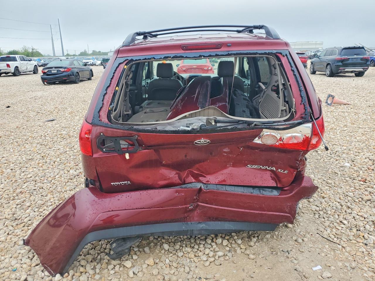 2008 TOYOTA SIENNA XLE photo 11