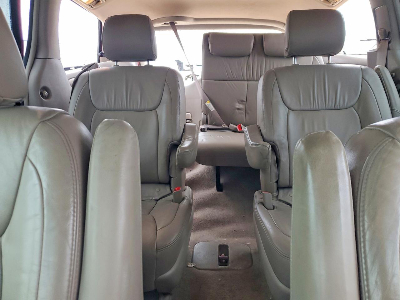 2008 TOYOTA SIENNA XLE photo 19