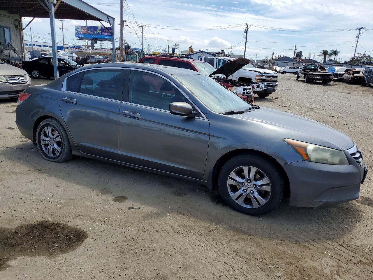 2011 HONDA ACCORD LXP photo 10