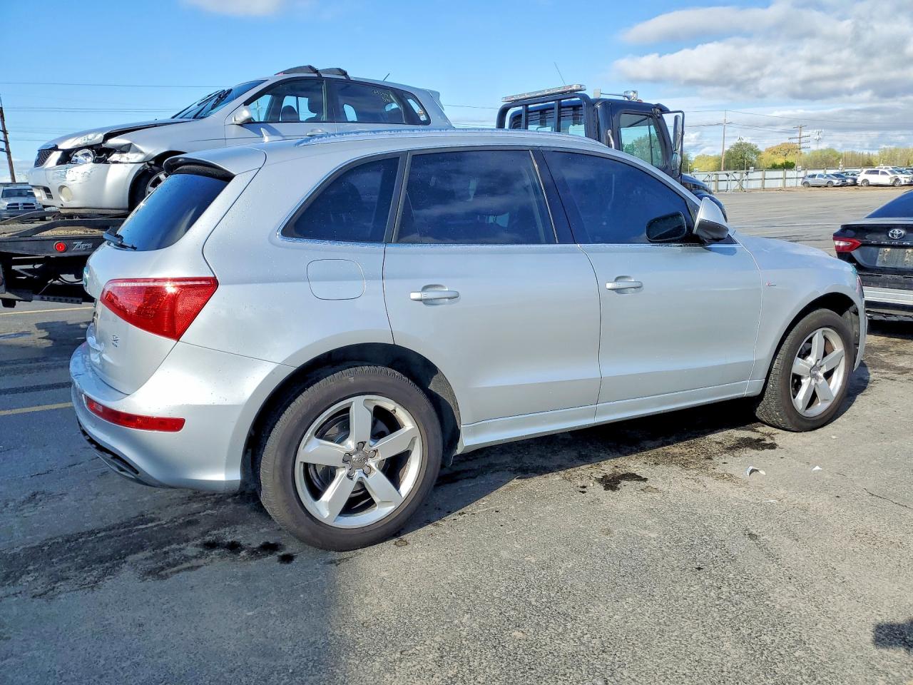 2011 AUDI Q5 PREMIUM PLUS photo 5