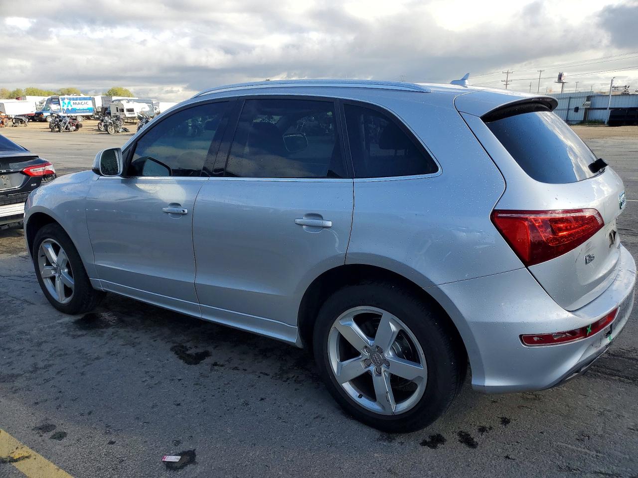 2011 AUDI Q5 PREMIUM PLUS photo 3