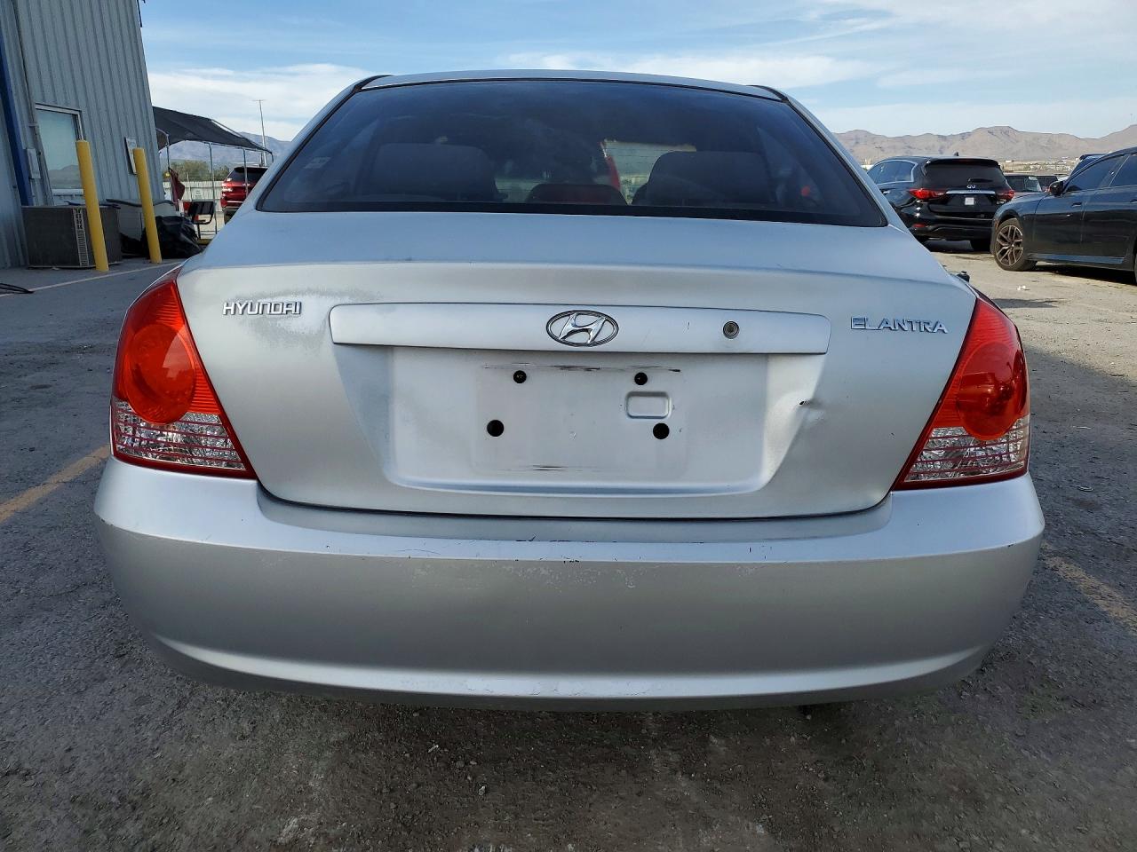 2004 HYUNDAI ELANTRA GLS photo 11