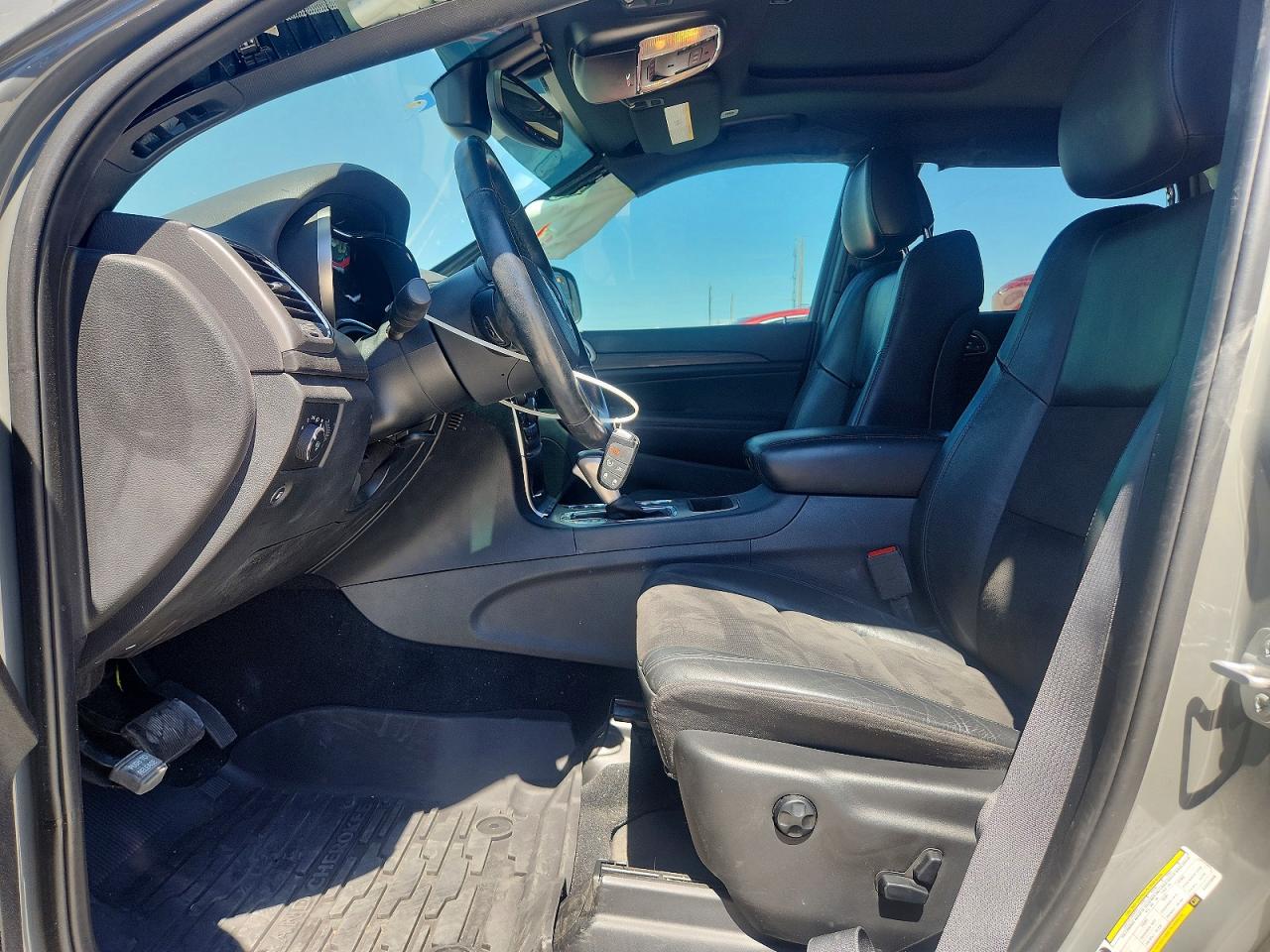 2020 JEEP GRAND CHEROKEE LAREDO photo 13