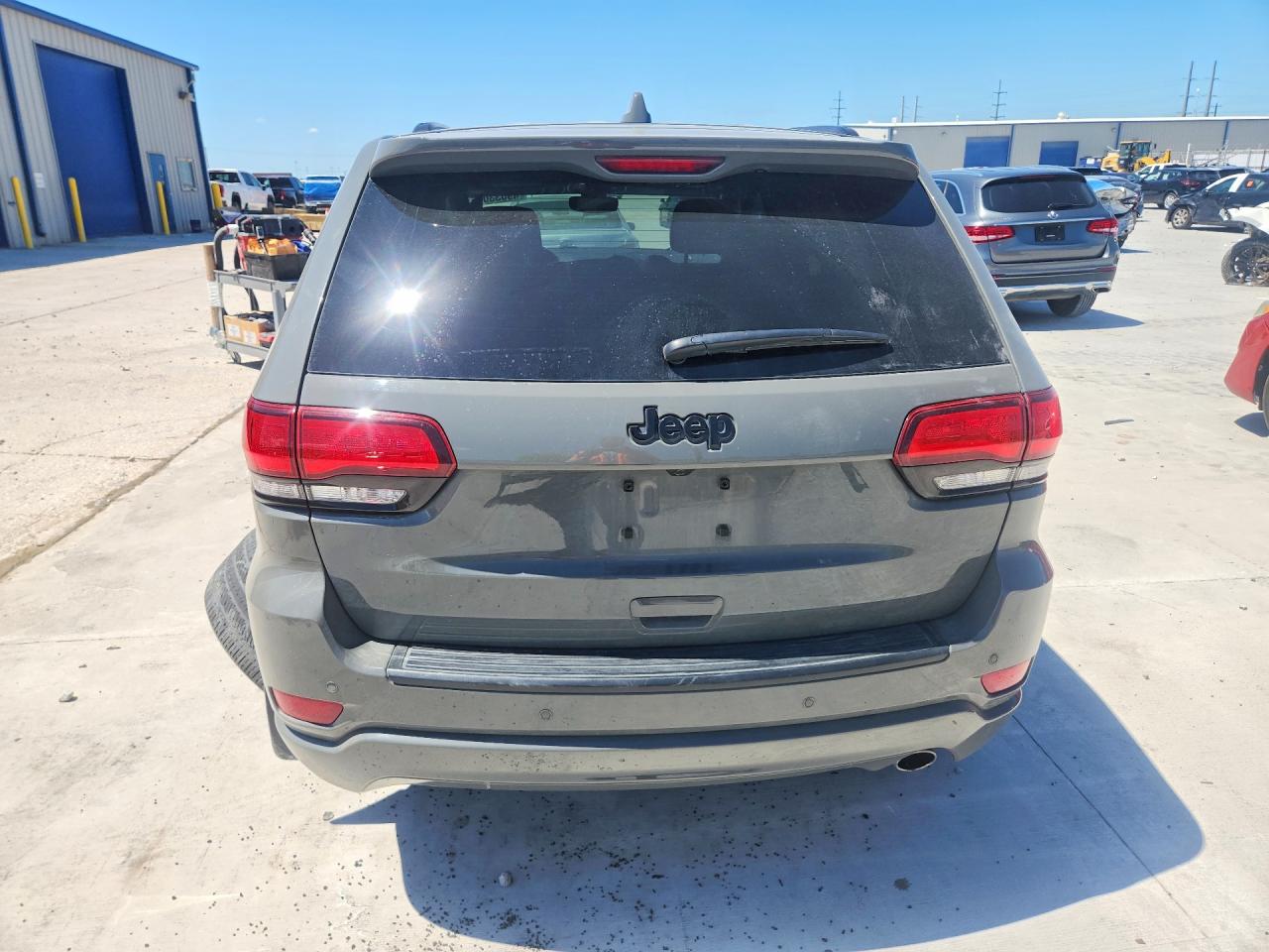 2020 JEEP GRAND CHEROKEE LAREDO photo 11