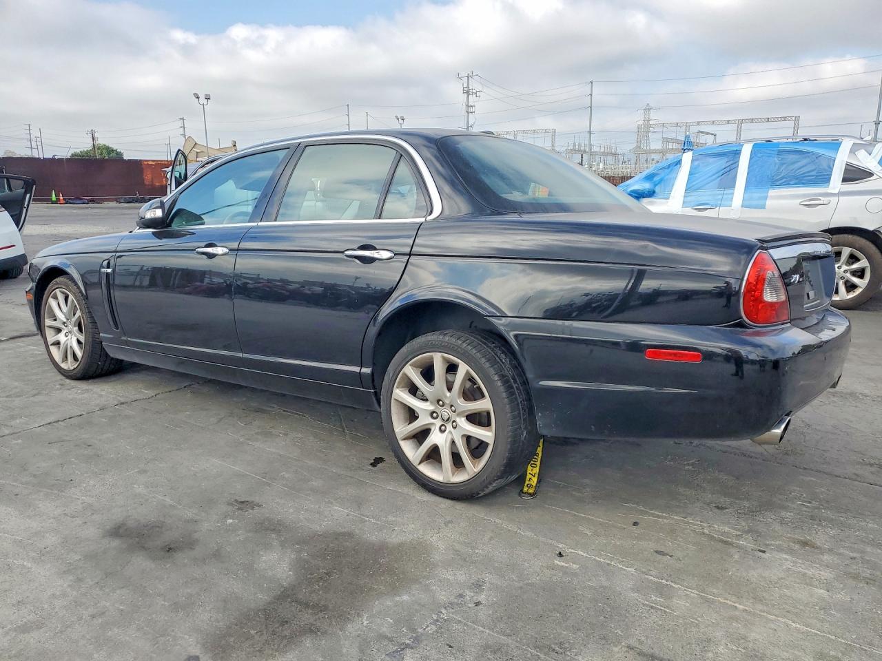 2008 JAGUAR XJ8 photo 4