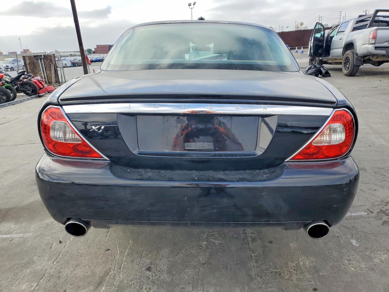2008 JAGUAR XJ8 photo 16