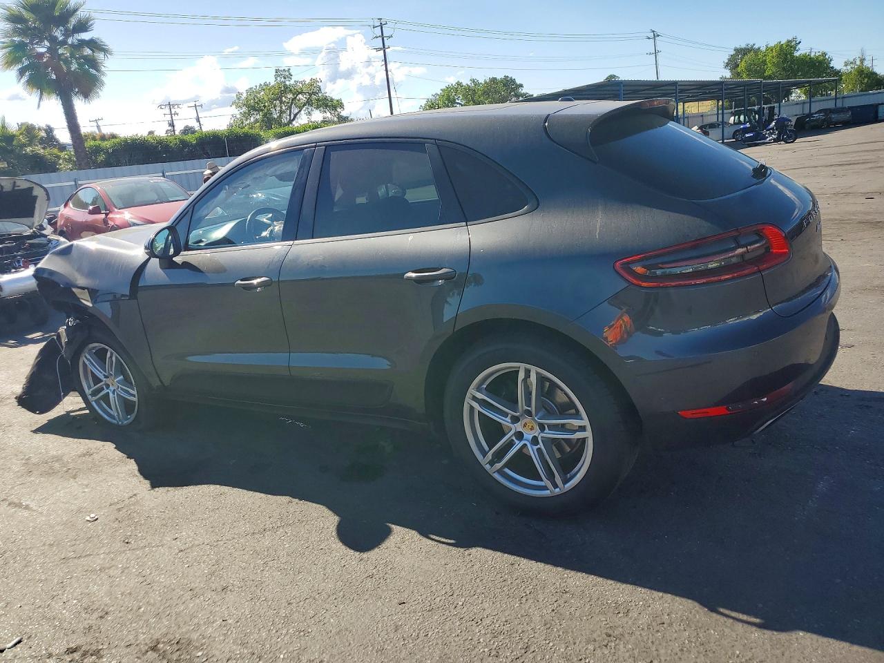 2018 PORSCHE MACAN photo 2