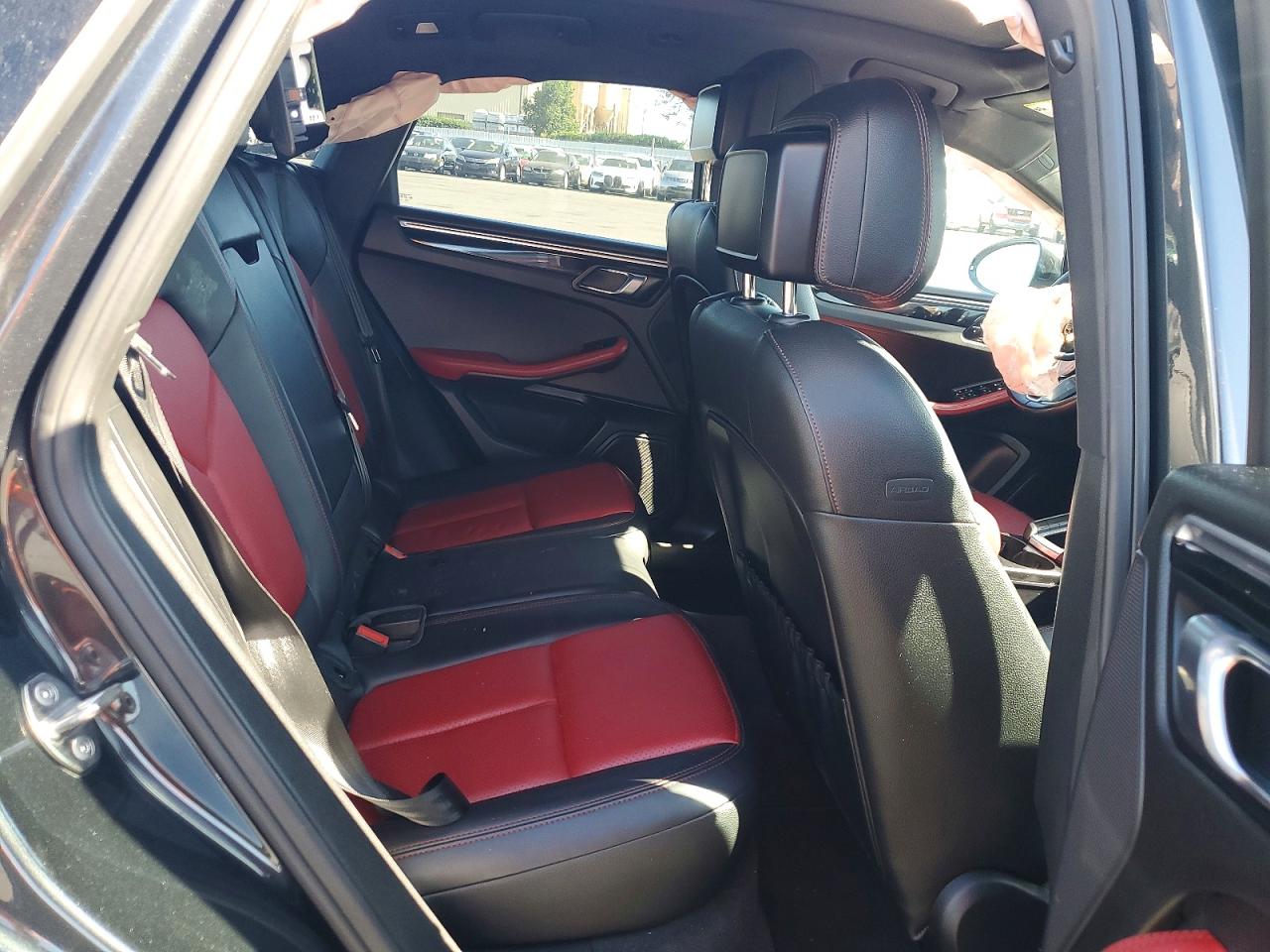 2018 PORSCHE MACAN photo 11