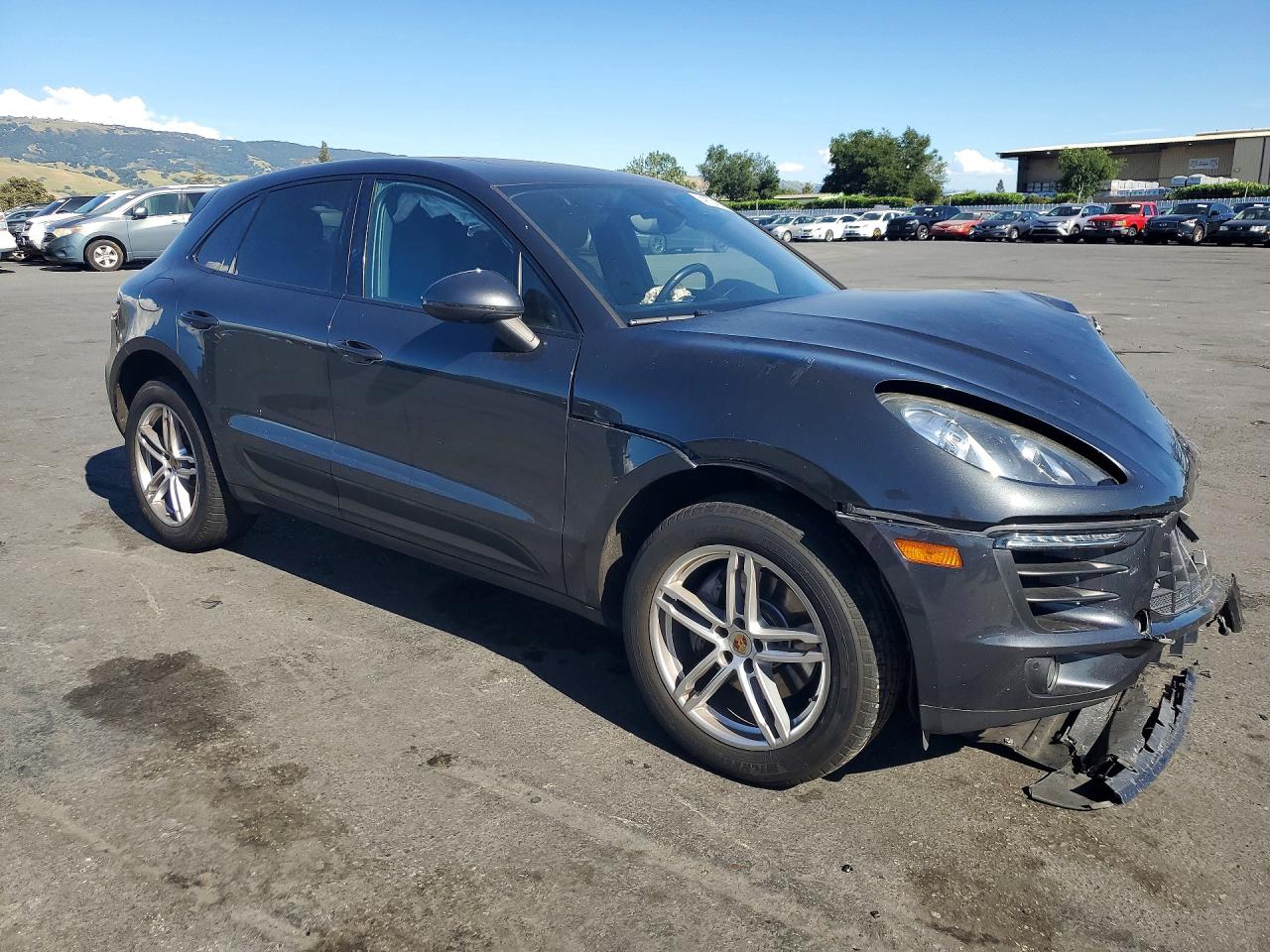 2018 PORSCHE MACAN photo 4