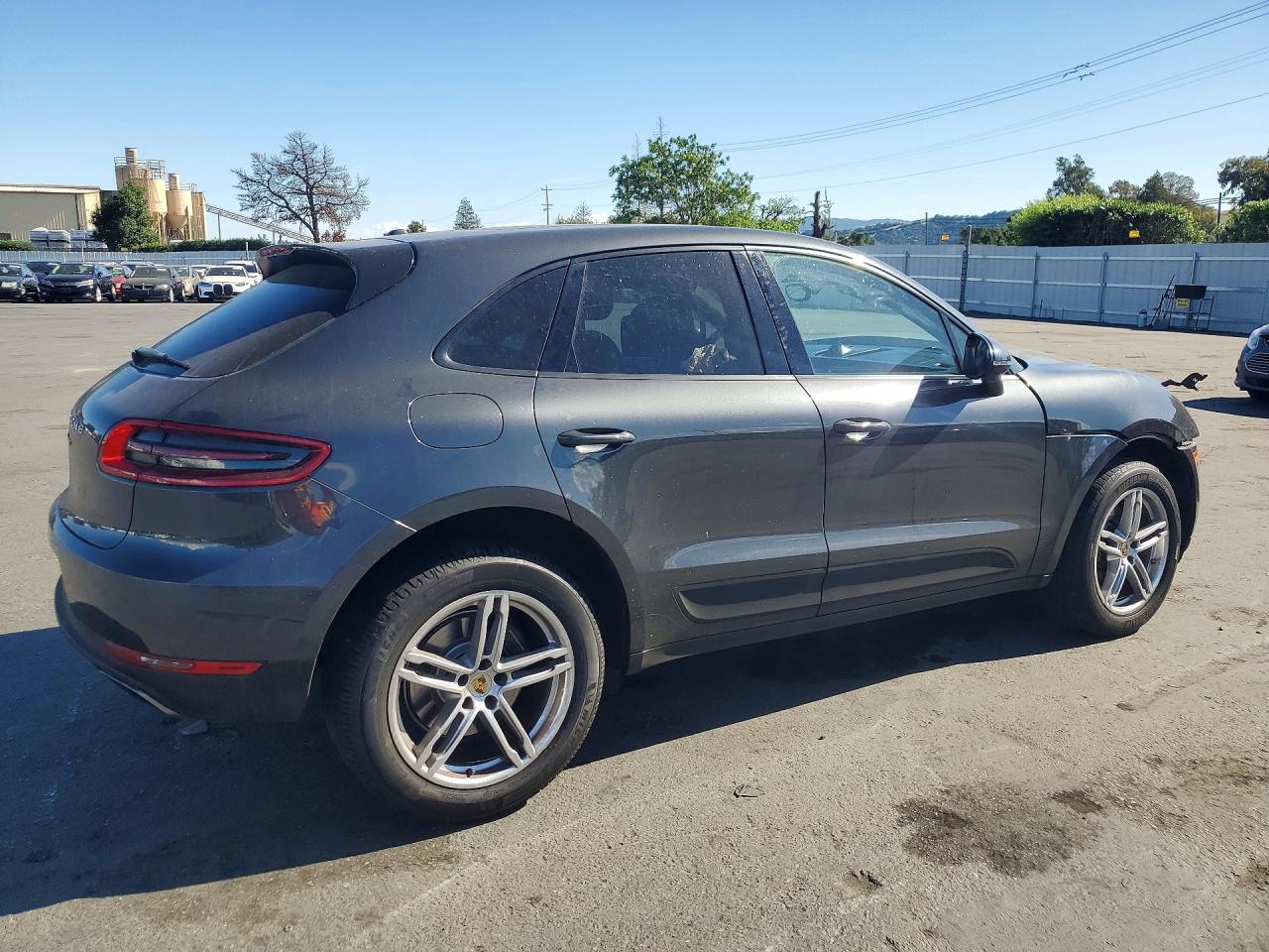 2018 PORSCHE MACAN photo 3