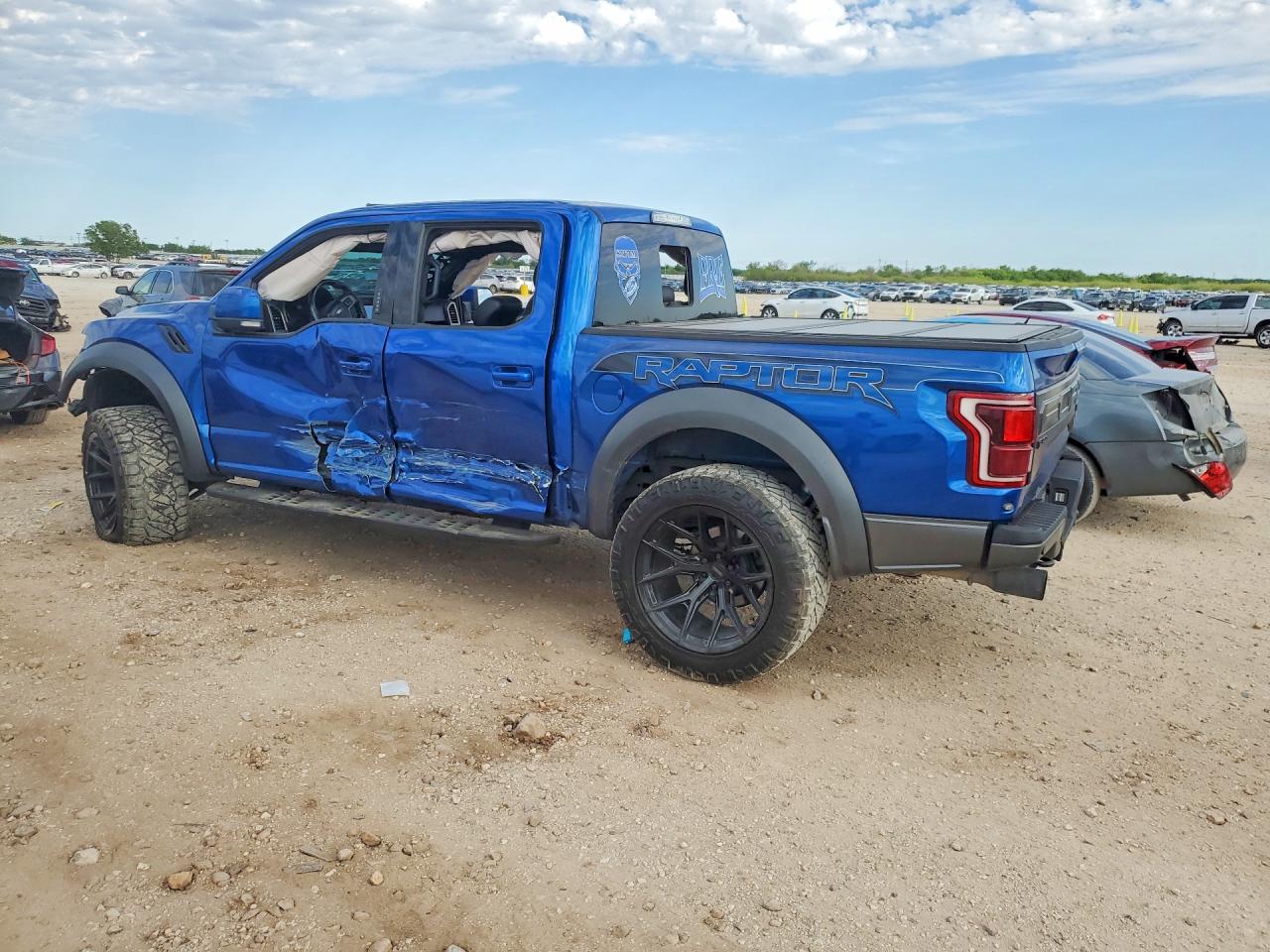 2017 FORD F150 RAPTOR photo 2