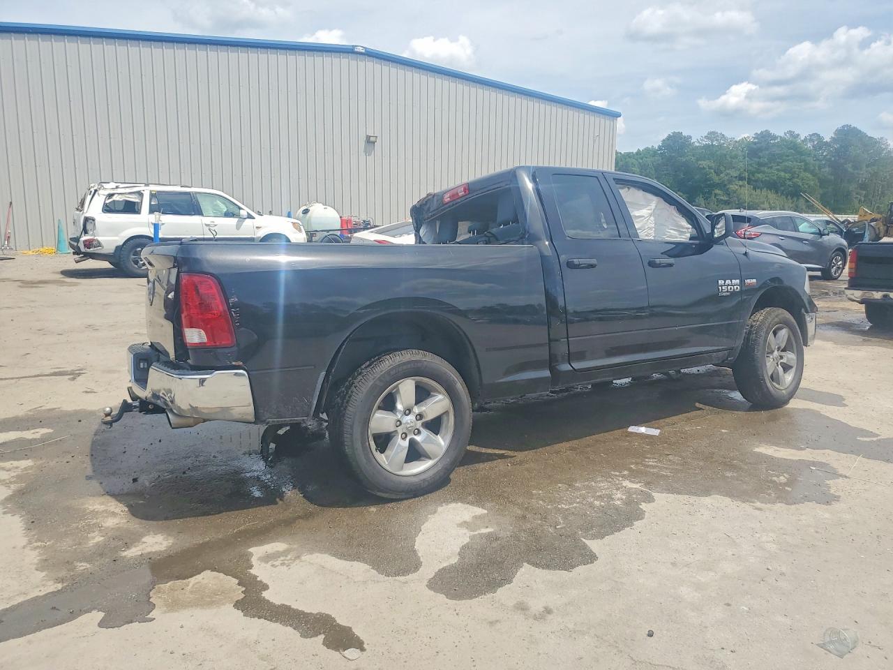 2019 RAM 1500 CLASSIC TRADESMAN photo 3