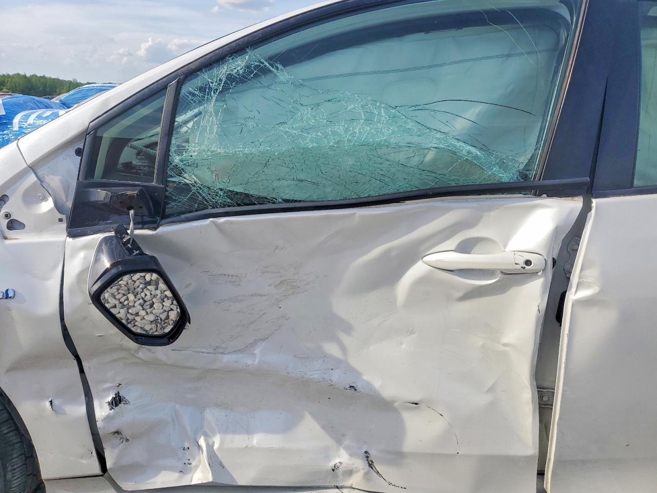 2019 TOYOTA PRIUS LIMITED photo 13
