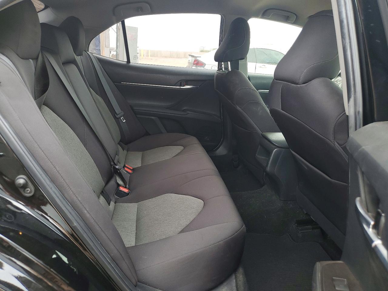 2021 TOYOTA CAMRY LE photo 19