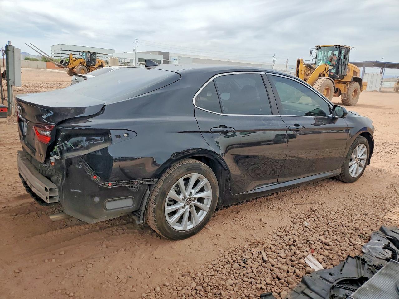 2021 TOYOTA CAMRY LE photo 5