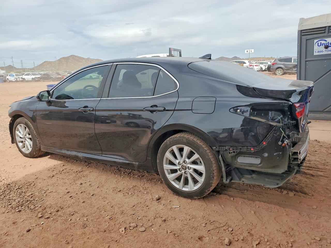 2021 TOYOTA CAMRY LE photo 3