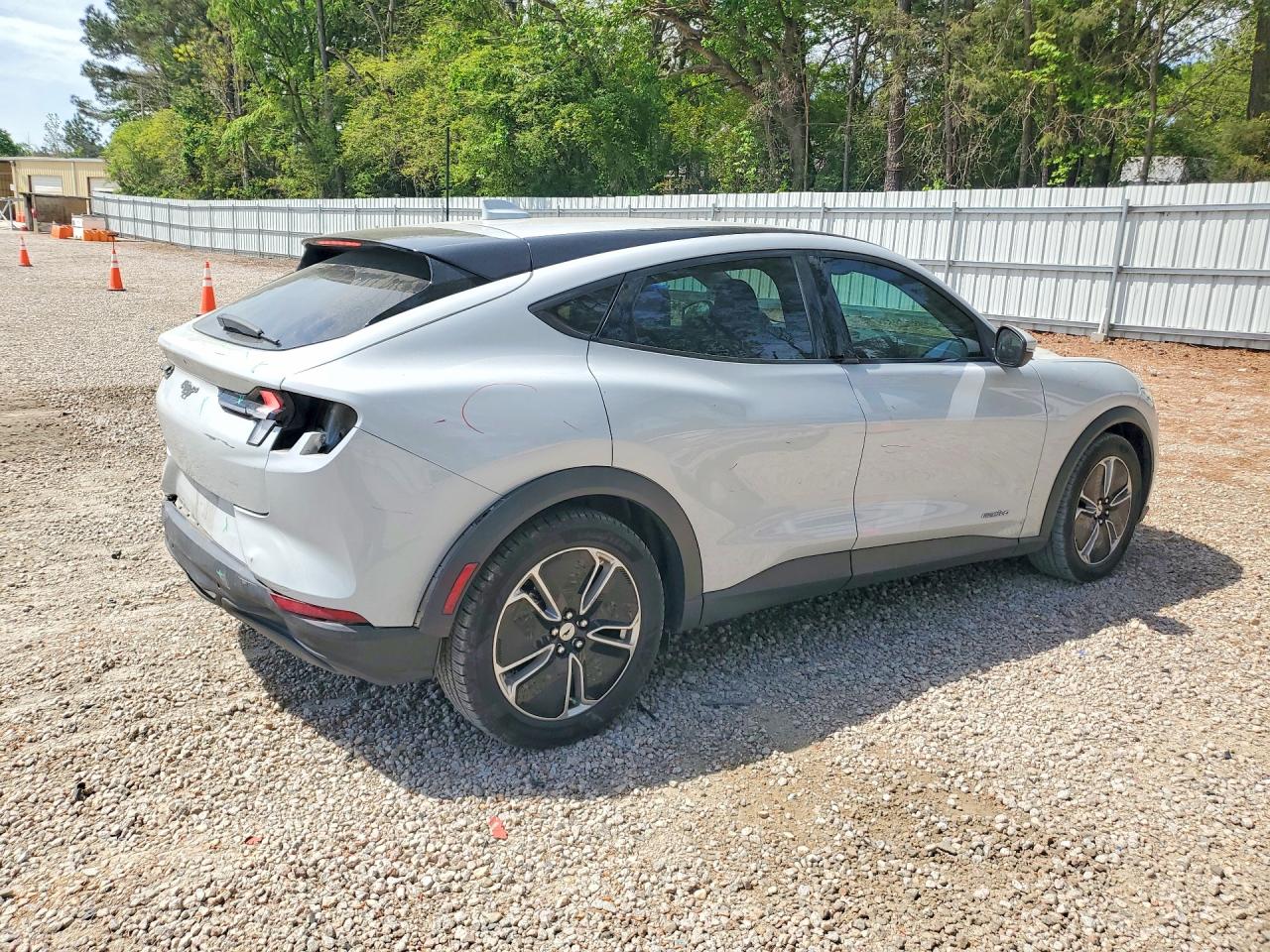 2022 FORD MUSTANG MACH-E SELECT photo 5