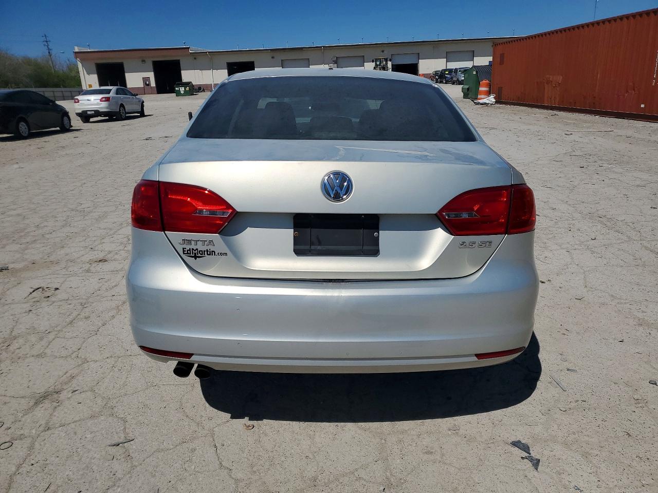 2011 VOLKSWAGEN JETTA SE photo 6