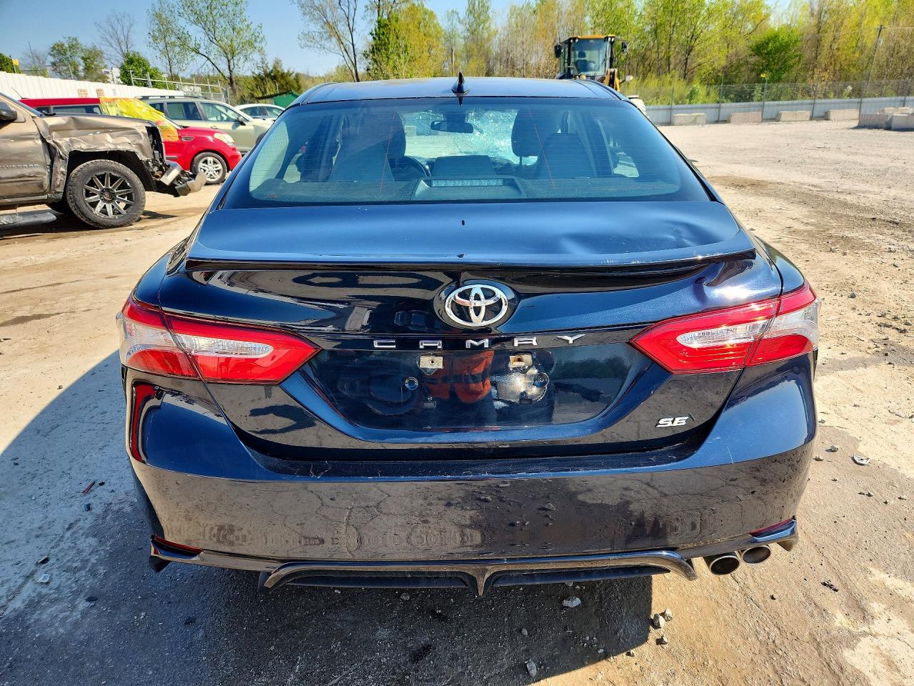 2019 TOYOTA CAMRY SE photo 16
