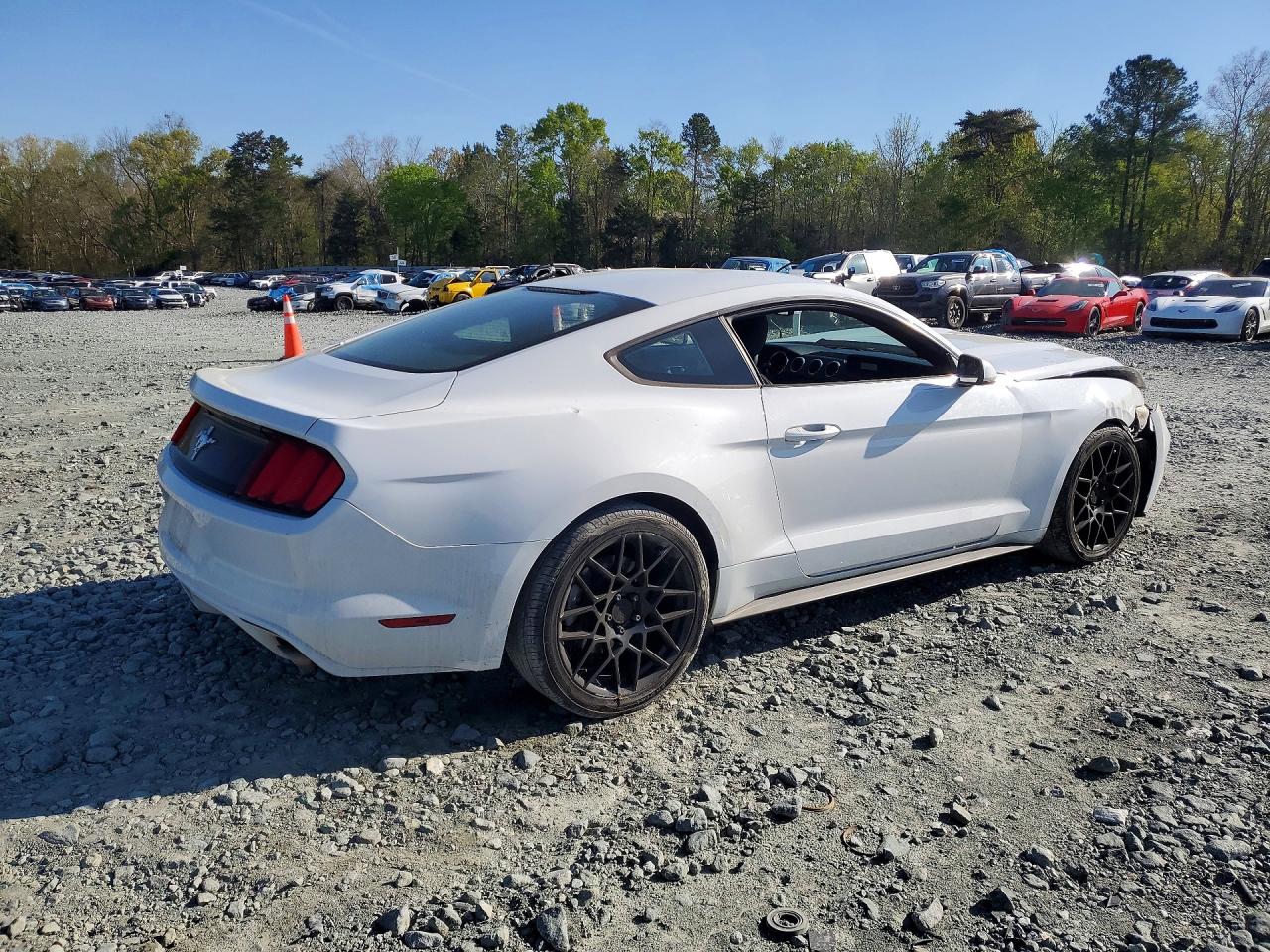 2017 FORD MUSTANG photo 5