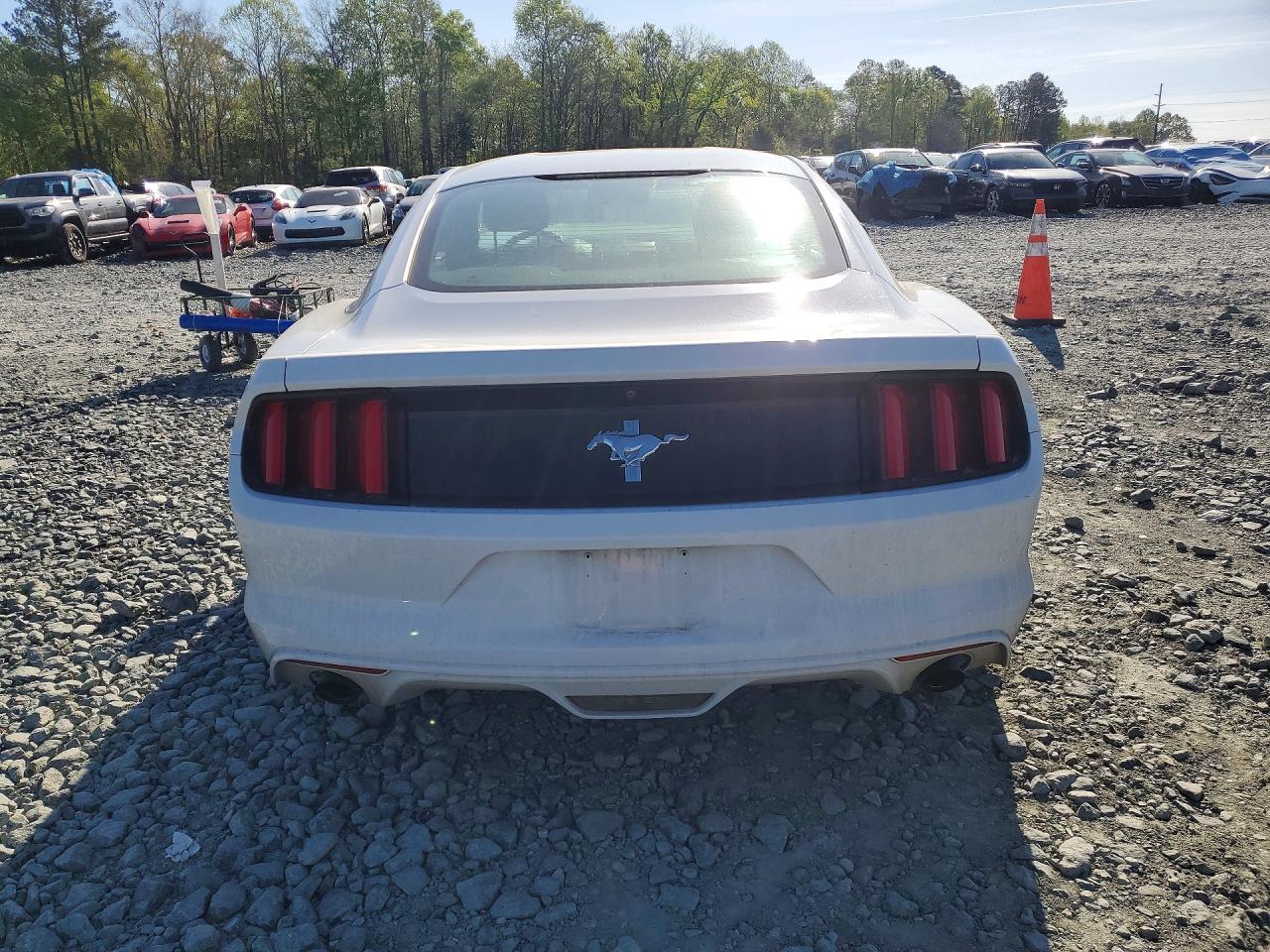 2017 FORD MUSTANG photo 11