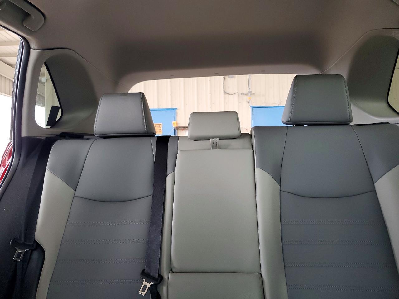 2024 TOYOTA RAV4 XLE PREMIUM photo 19