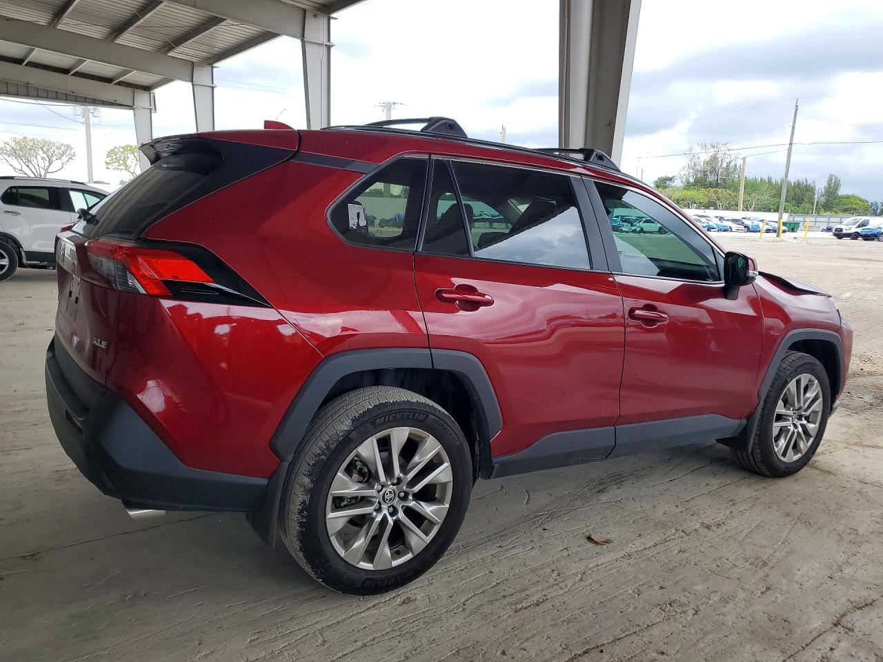 2024 TOYOTA RAV4 XLE PREMIUM photo 5