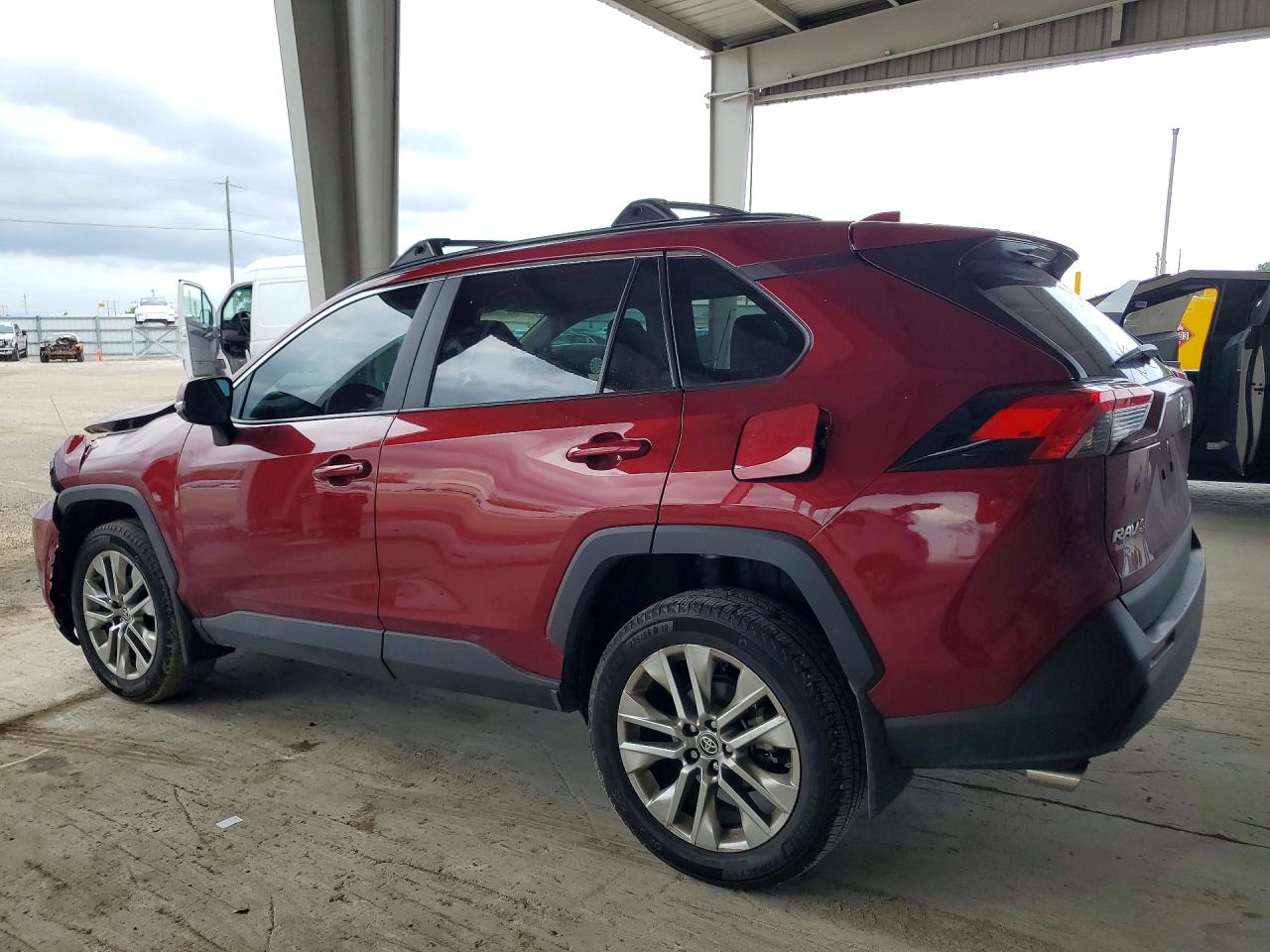 2024 TOYOTA RAV4 XLE PREMIUM photo 3