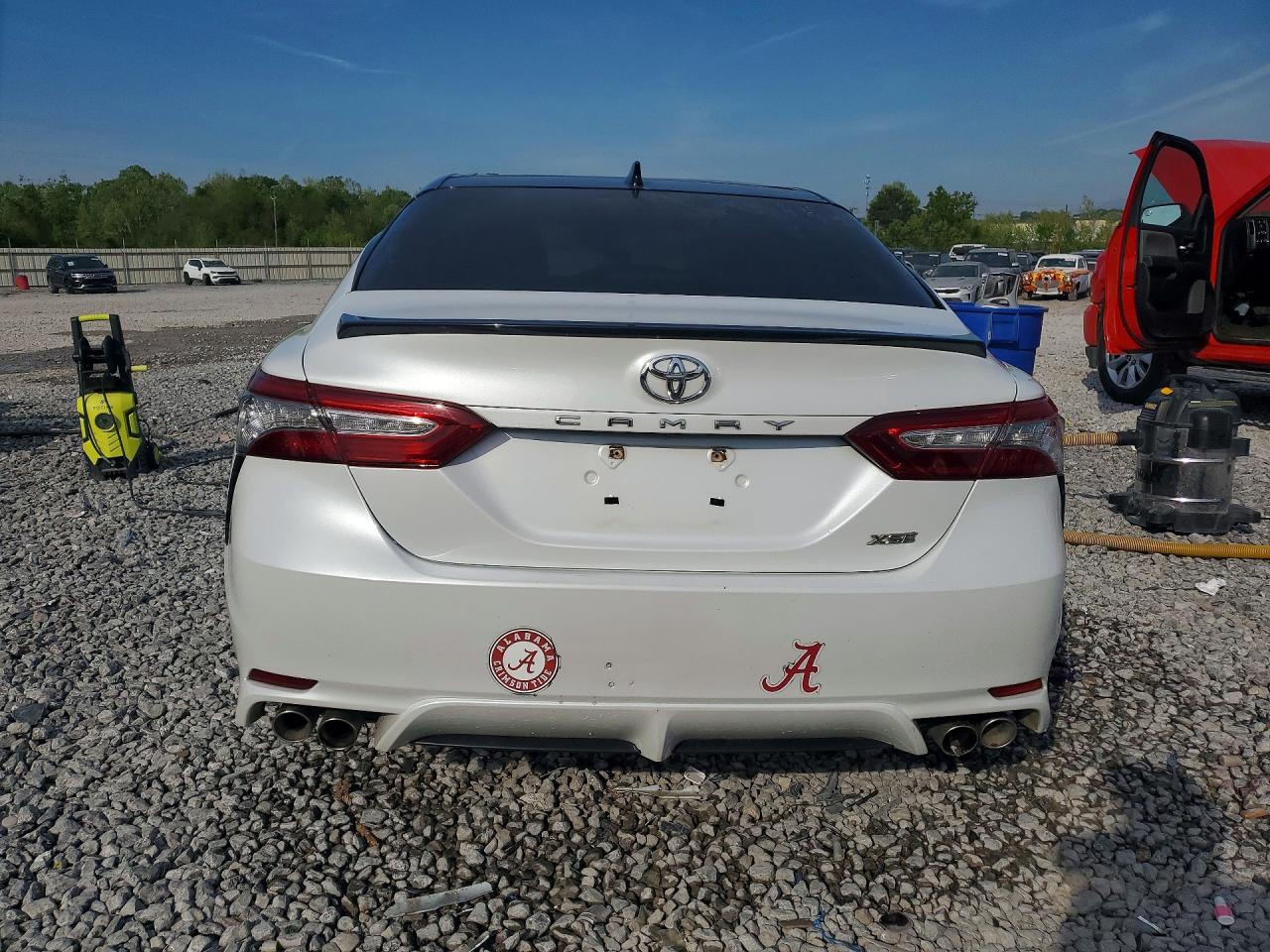 2019 TOYOTA CAMRY XSE photo 16