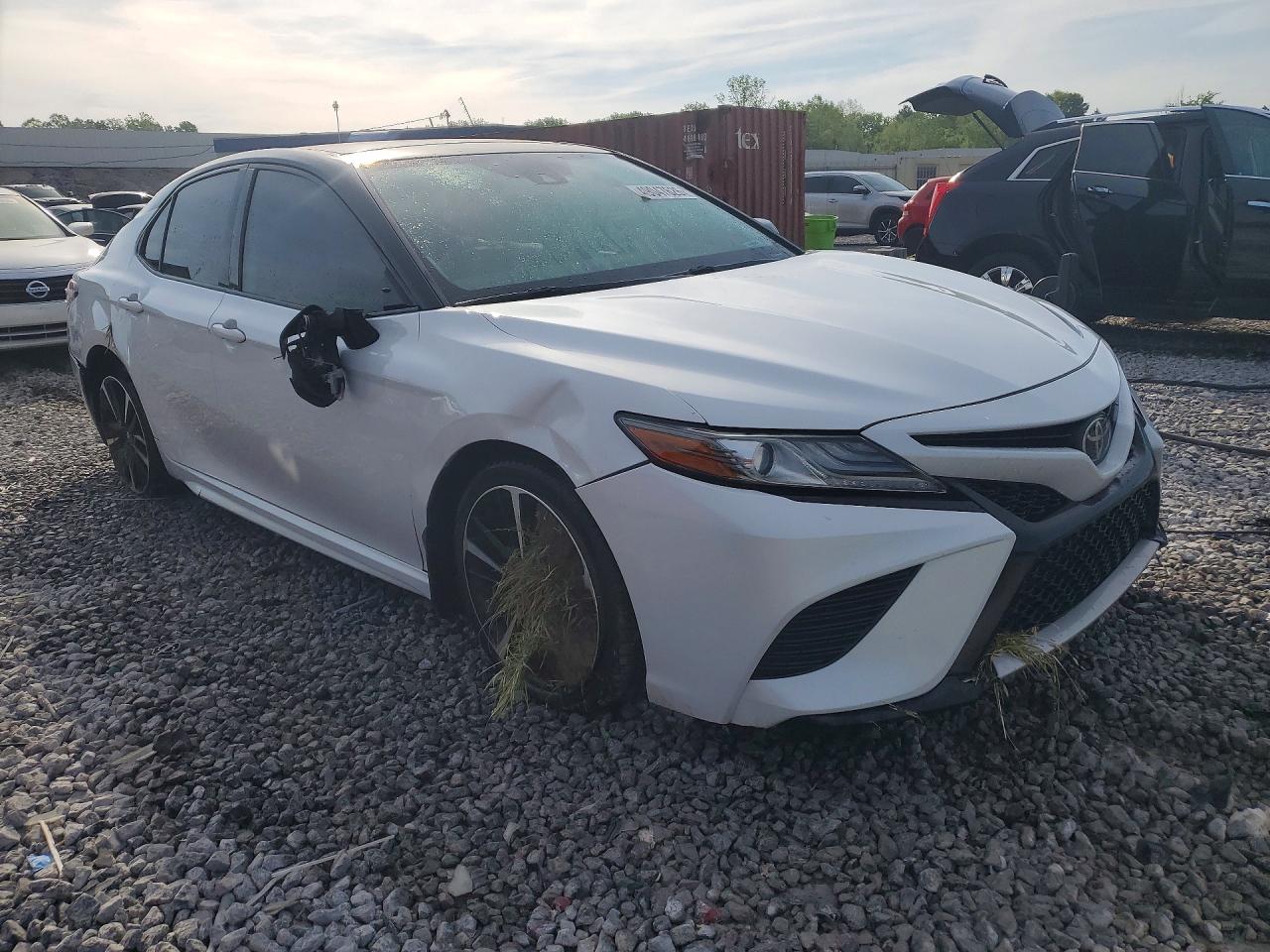 2019 TOYOTA CAMRY XSE photo 10