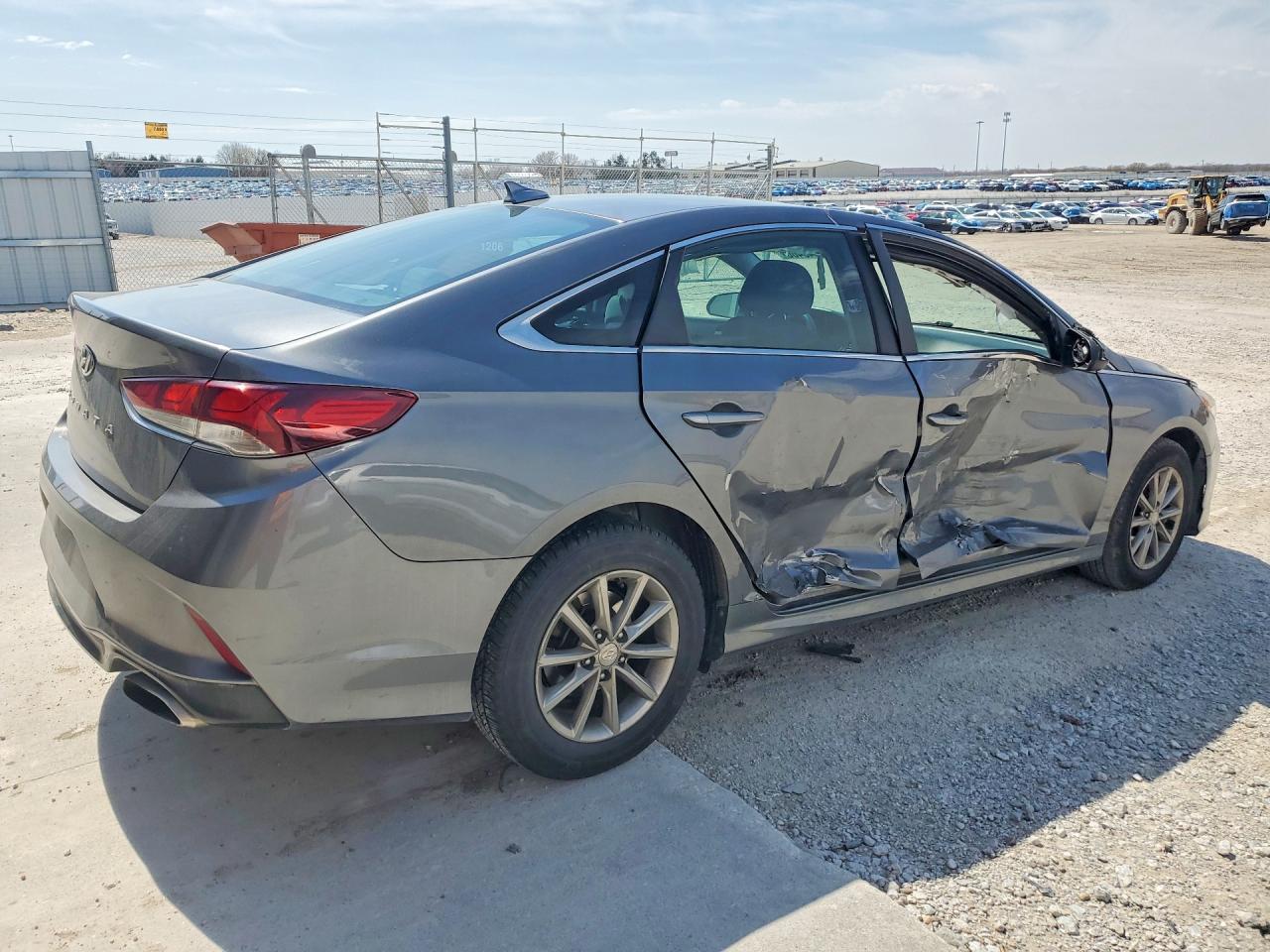 2018 HYUNDAI SONATA SE photo 5