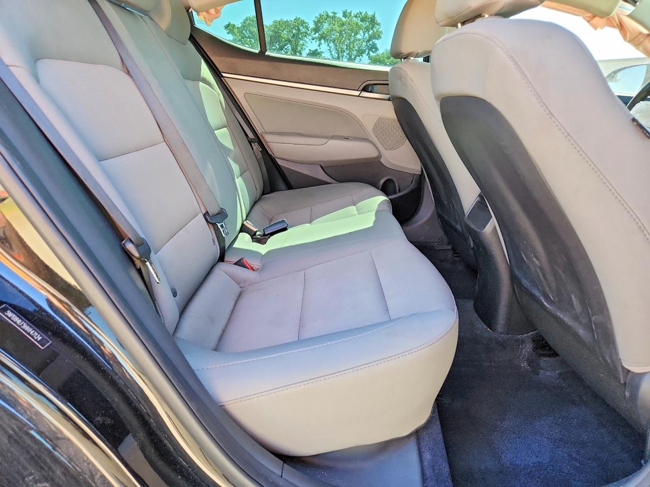 2017 HYUNDAI ELANTRA SE photo 28