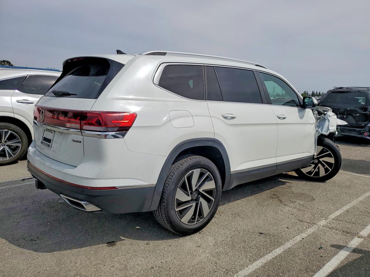2024 VOLKSWAGEN ATLAS SEL photo 3