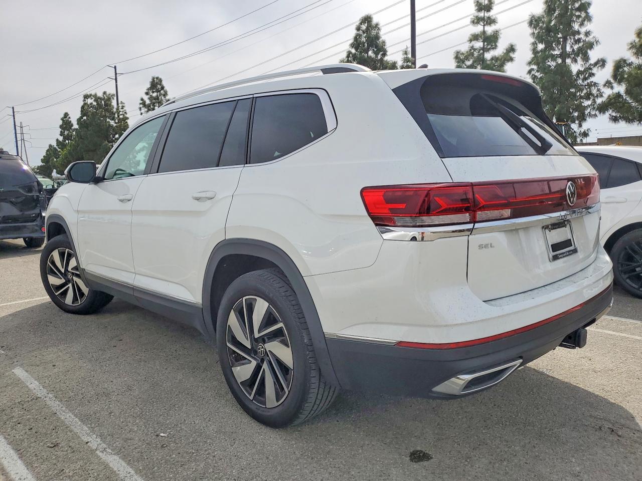 2024 VOLKSWAGEN ATLAS SEL photo 2