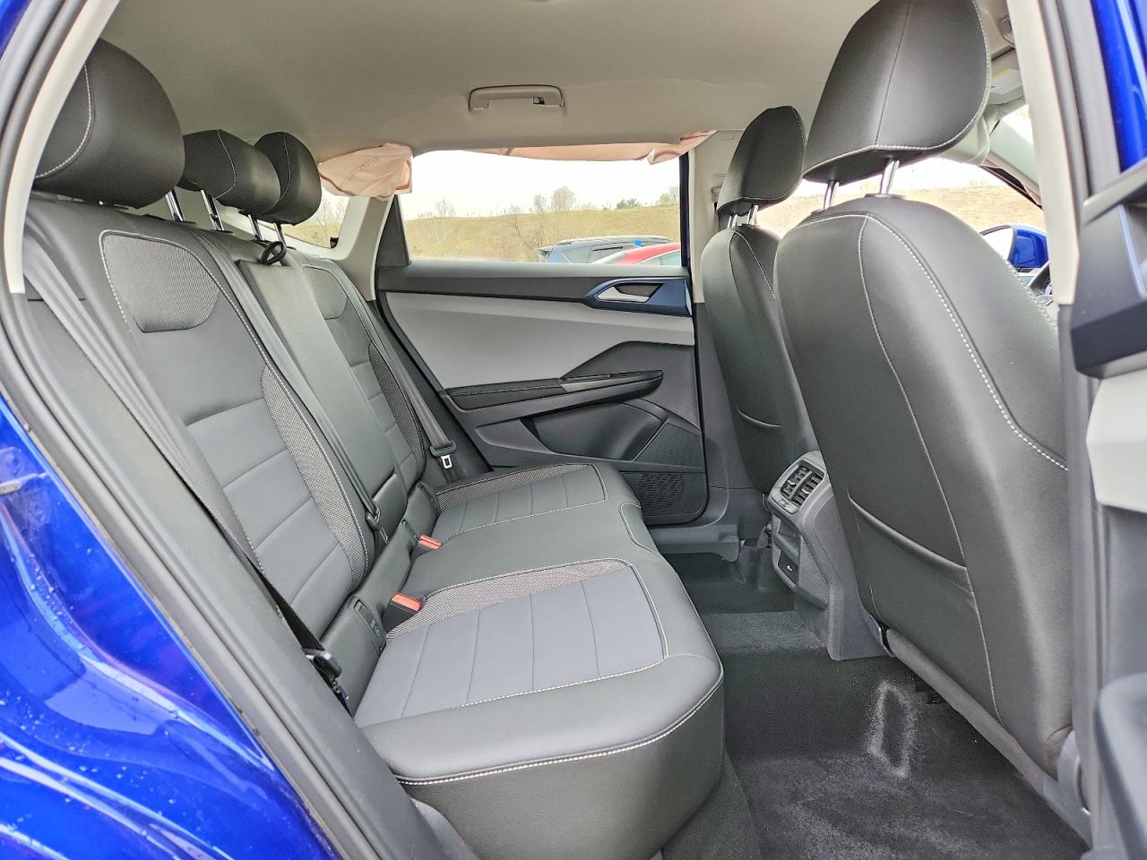 2024 VOLKSWAGEN TAOS SE photo 21