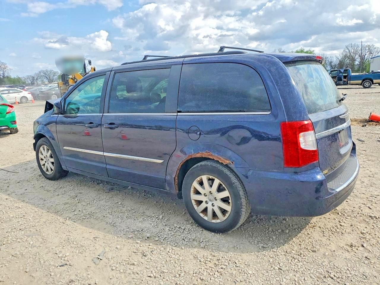 2012 CHRYSLER TOWN & COUNTRY TOURING photo 3