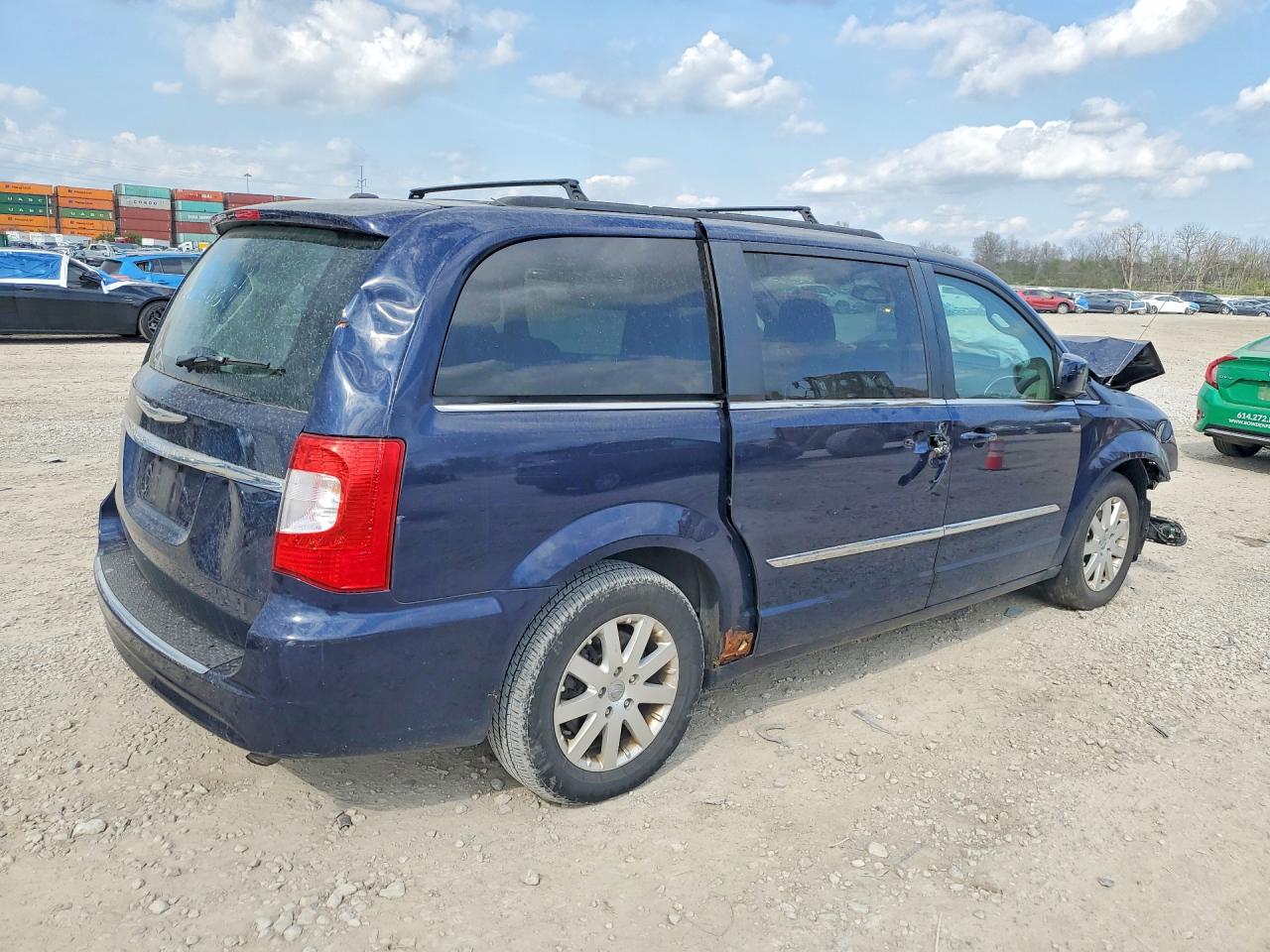 2012 CHRYSLER TOWN & COUNTRY TOURING photo 5