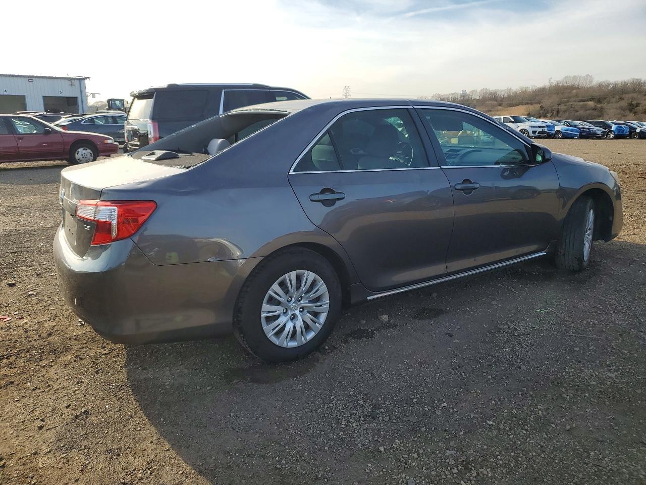 2014 TOYOTA CAMRY LE photo 7