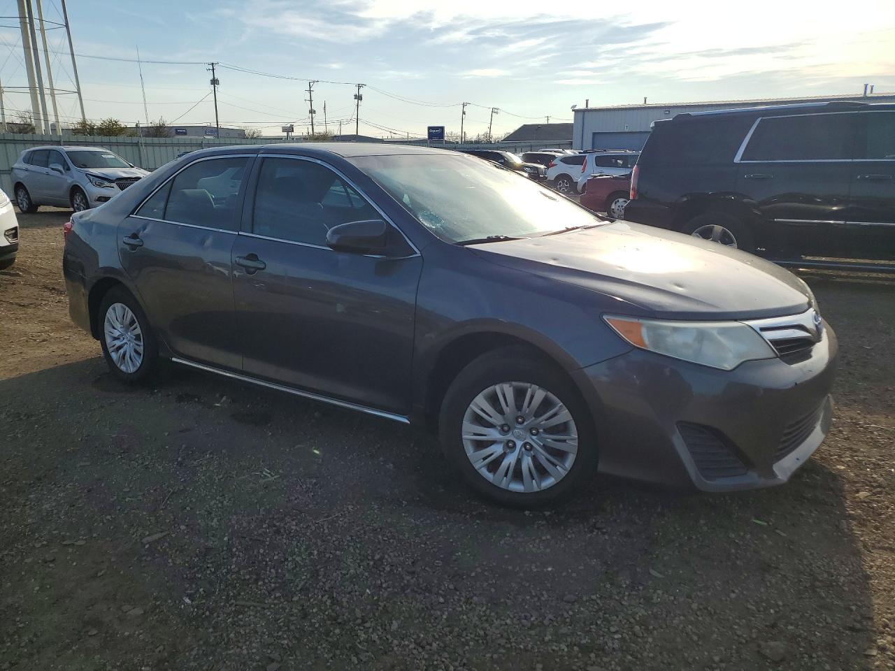 2014 TOYOTA CAMRY LE photo 10