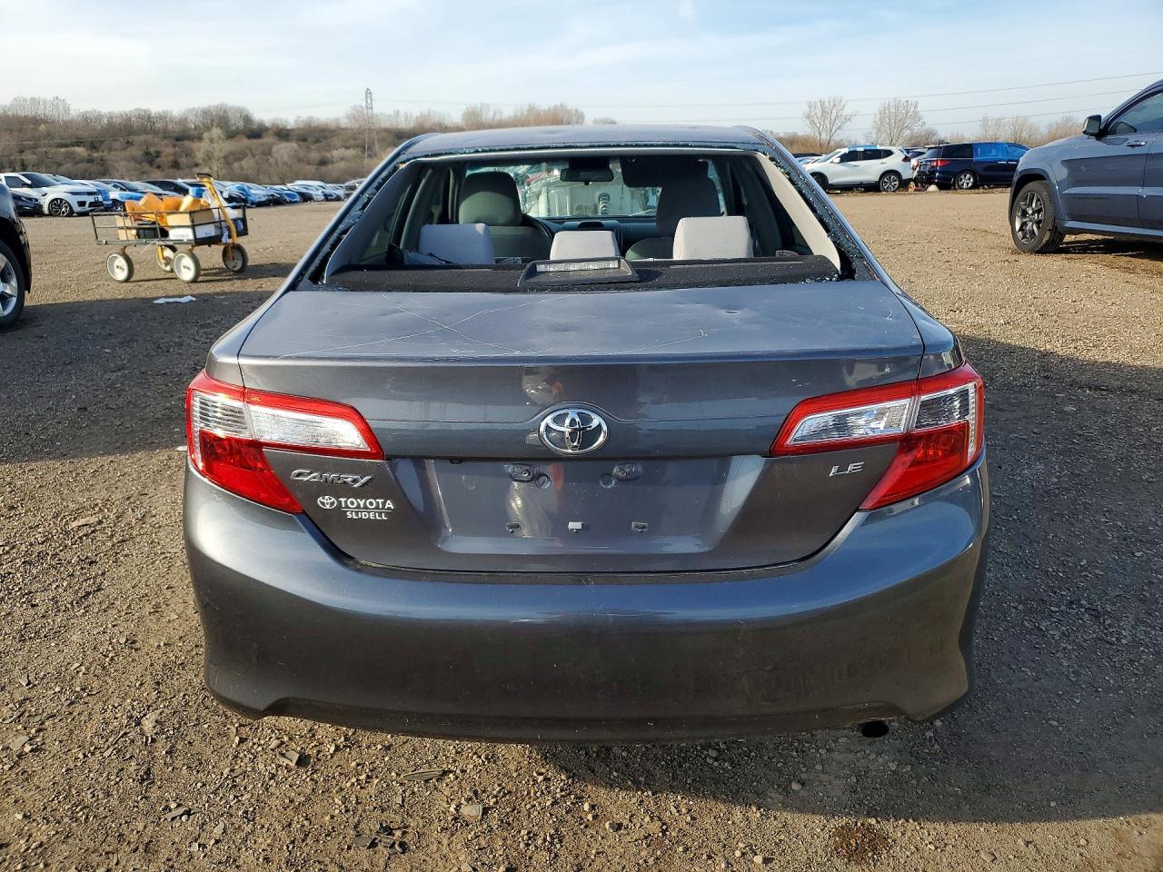 2014 TOYOTA CAMRY LE photo 16